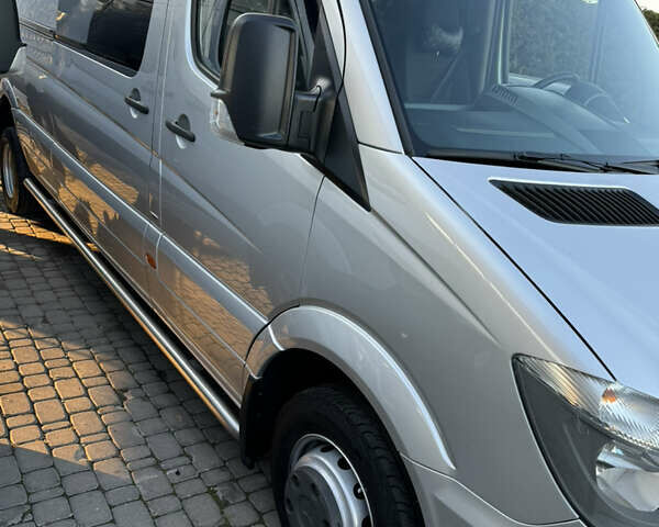 Серый Мерседес Sprinter, объемом двигателя 2.9 л и пробегом 535 тыс. км за 29700 $, фото 2 на Automoto.ua