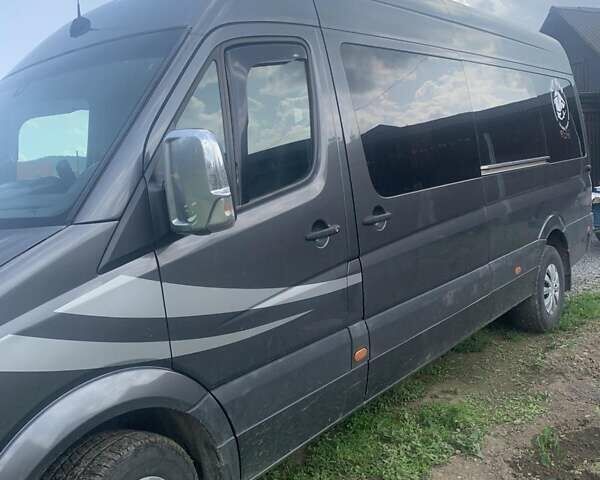 Серый Мерседес Sprinter, объемом двигателя 2.99 л и пробегом 650 тыс. км за 21500 $, фото 4 на Automoto.ua