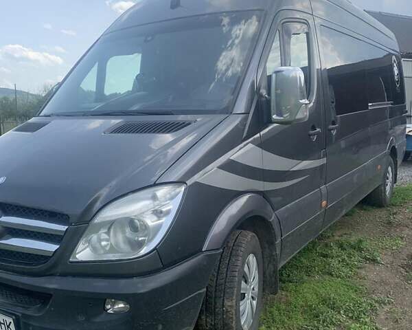 Серый Мерседес Sprinter, объемом двигателя 2.99 л и пробегом 650 тыс. км за 21500 $, фото 5 на Automoto.ua