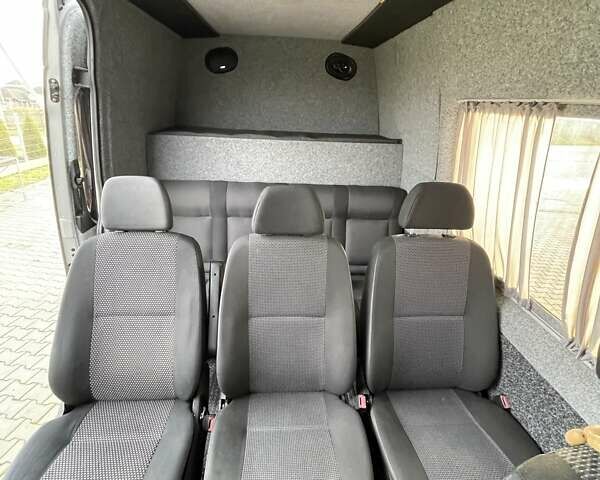 Серый Мерседес Sprinter, объемом двигателя 2.14 л и пробегом 258 тыс. км за 25575 $, фото 5 на Automoto.ua