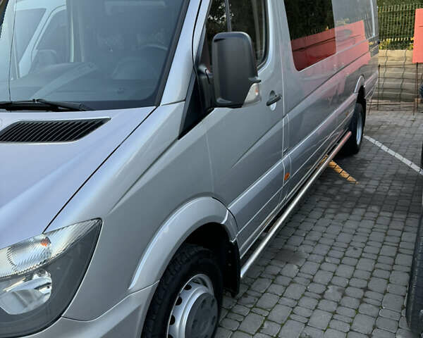 Серый Мерседес Sprinter, объемом двигателя 2.9 л и пробегом 535 тыс. км за 29700 $, фото 3 на Automoto.ua