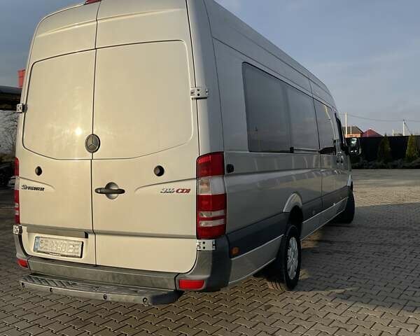 Серый Мерседес Sprinter, объемом двигателя 2.14 л и пробегом 258 тыс. км за 25575 $, фото 2 на Automoto.ua