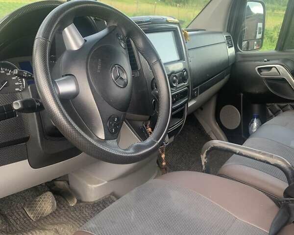 Серый Мерседес Sprinter, объемом двигателя 2.99 л и пробегом 650 тыс. км за 21500 $, фото 3 на Automoto.ua
