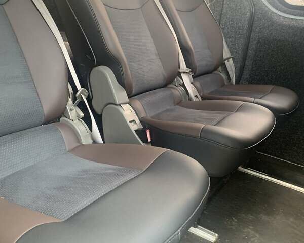 Серый Мерседес Sprinter, объемом двигателя 2.99 л и пробегом 650 тыс. км за 21500 $, фото 9 на Automoto.ua