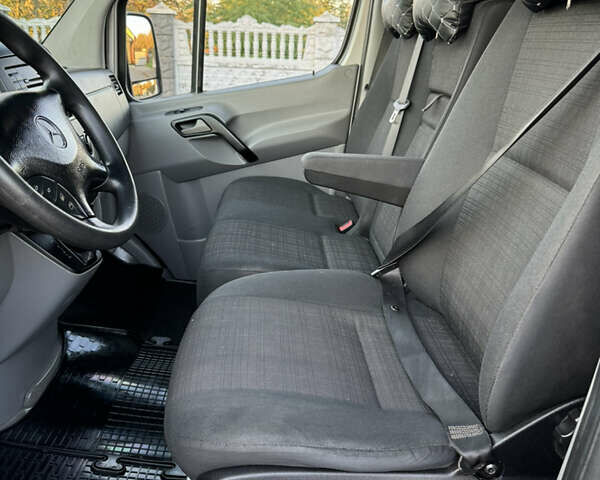 Серый Мерседес Sprinter, объемом двигателя 2.9 л и пробегом 535 тыс. км за 29700 $, фото 20 на Automoto.ua