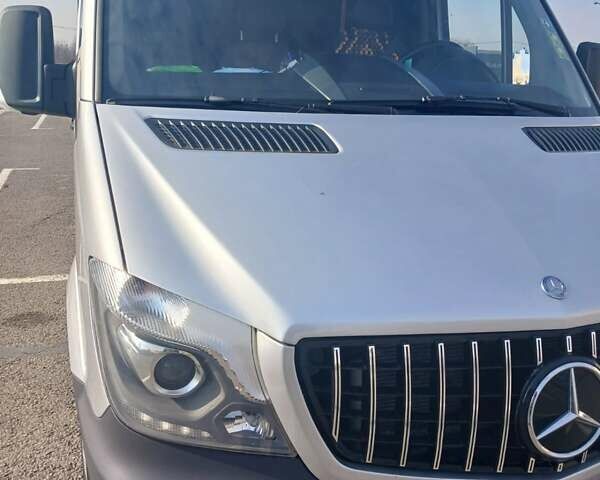 Серый Мерседес Sprinter, объемом двигателя 2.99 л и пробегом 350 тыс. км за 33800 $, фото 4 на Automoto.ua
