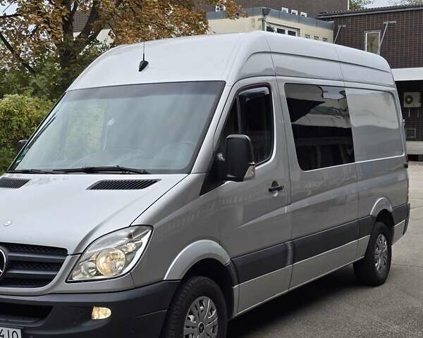 Серый Мерседес Sprinter, объемом двигателя 2.1 л и пробегом 328 тыс. км за 18900 $, фото 6 на Automoto.ua