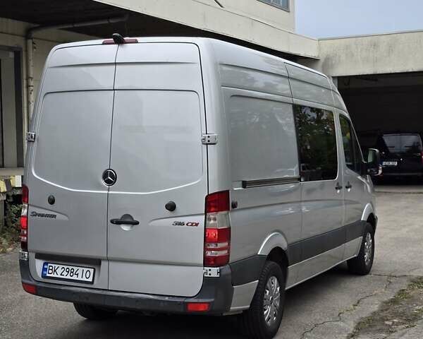 Серый Мерседес Sprinter, объемом двигателя 2.1 л и пробегом 328 тыс. км за 18900 $, фото 1 на Automoto.ua