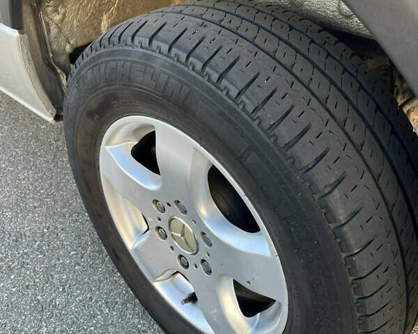 Серый Мерседес Sprinter, объемом двигателя 3 л и пробегом 470 тыс. км за 23999 $, фото 18 на Automoto.ua