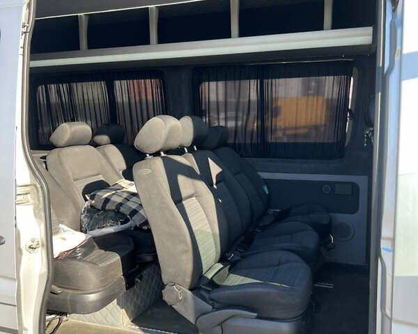 Серый Мерседес Sprinter, объемом двигателя 2.99 л и пробегом 520 тыс. км за 25000 $, фото 3 на Automoto.ua