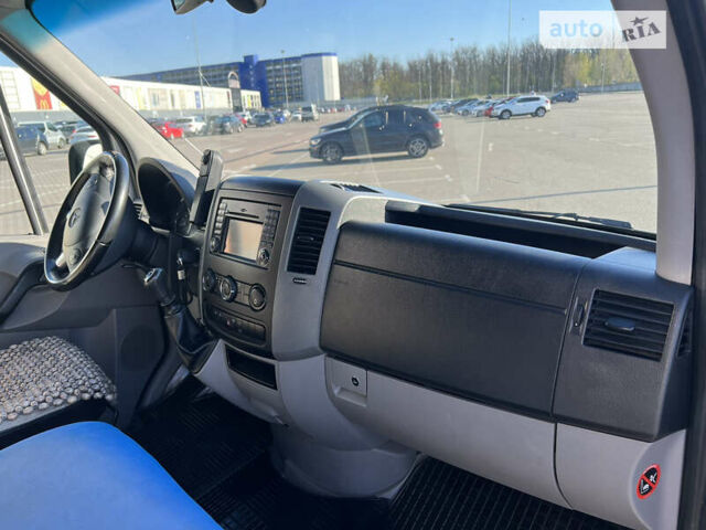 Серый Мерседес Sprinter, объемом двигателя 3 л и пробегом 470 тыс. км за 23999 $, фото 21 на Automoto.ua
