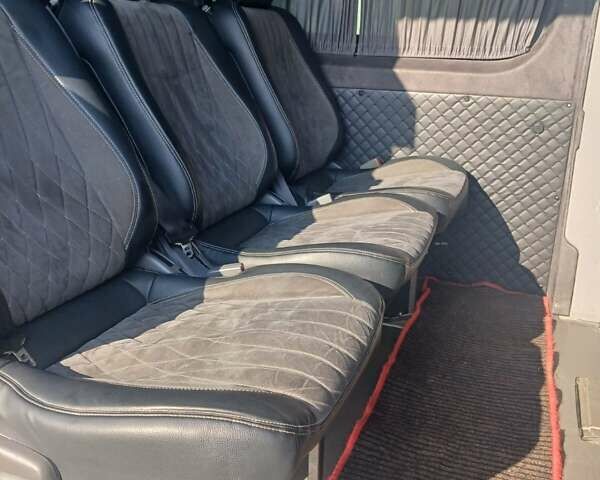 Серый Мерседес Sprinter, объемом двигателя 2.99 л и пробегом 350 тыс. км за 33800 $, фото 6 на Automoto.ua