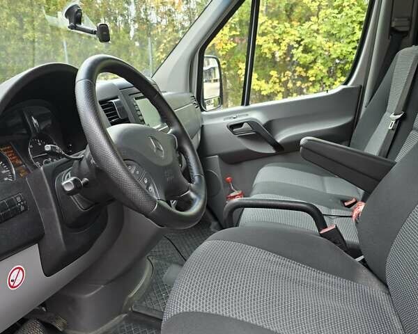 Серый Мерседес Sprinter, объемом двигателя 2.1 л и пробегом 328 тыс. км за 18900 $, фото 14 на Automoto.ua
