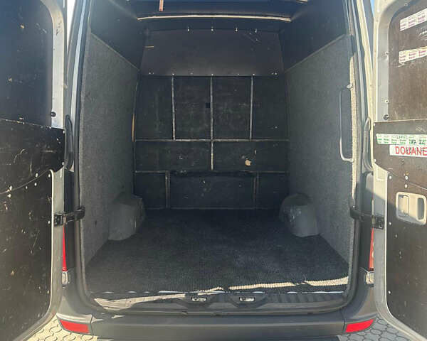 Серый Мерседес Sprinter, объемом двигателя 2.3 л и пробегом 747 тыс. км за 18000 $, фото 4 на Automoto.ua