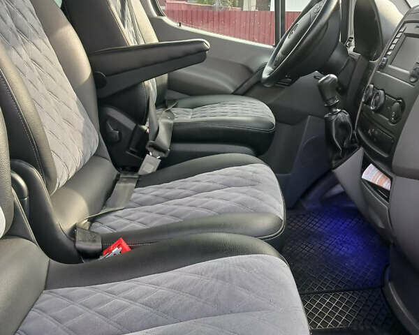Серый Мерседес Sprinter, объемом двигателя 0 л и пробегом 250 тыс. км за 24500 $, фото 12 на Automoto.ua
