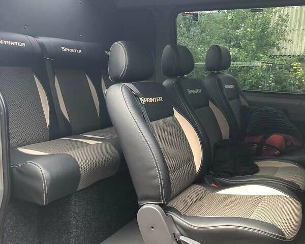 Серый Мерседес Sprinter, объемом двигателя 2.1 л и пробегом 300 тыс. км за 23200 $, фото 2 на Automoto.ua