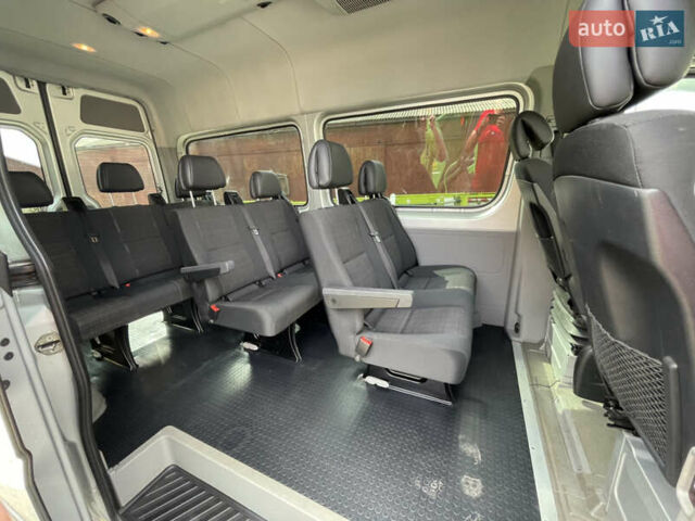 Серый Мерседес Sprinter, объемом двигателя 2.1 л и пробегом 473 тыс. км за 29999 $, фото 3 на Automoto.ua