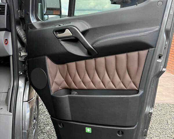 Серый Мерседес Sprinter, объемом двигателя 2.99 л и пробегом 280 тыс. км за 40000 $, фото 1 на Automoto.ua