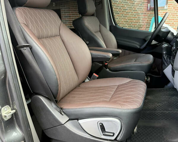 Серый Мерседес Sprinter, объемом двигателя 2.99 л и пробегом 280 тыс. км за 40000 $, фото 2 на Automoto.ua
