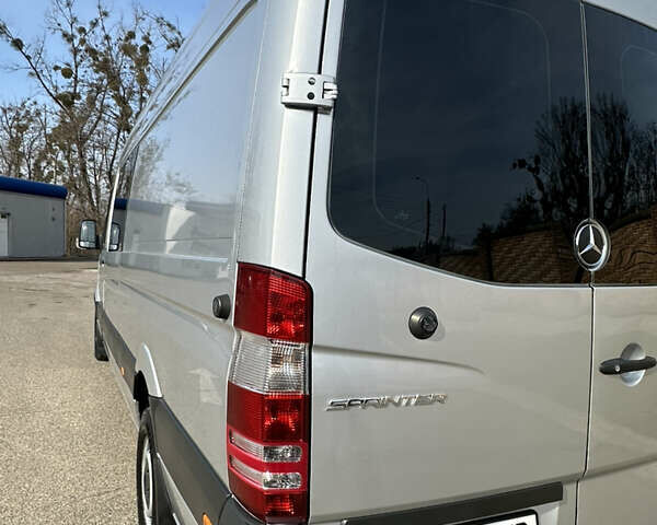 Серый Мерседес Sprinter, объемом двигателя 2.2 л и пробегом 530 тыс. км за 20750 $, фото 24 на Automoto.ua