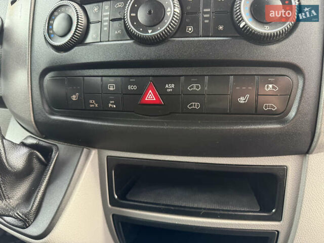 Серый Мерседес Sprinter, объемом двигателя 0 л и пробегом 290 тыс. км за 27500 $, фото 12 на Automoto.ua