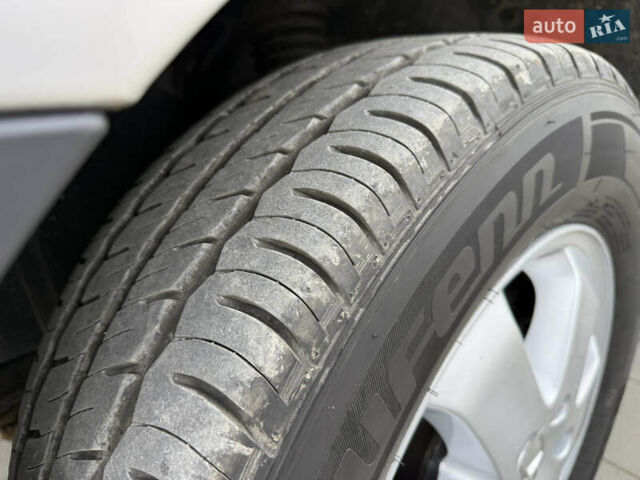 Серый Мерседес Sprinter, объемом двигателя 0 л и пробегом 290 тыс. км за 27500 $, фото 23 на Automoto.ua