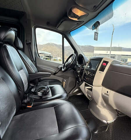 Серый Мерседес Sprinter, объемом двигателя 2.2 л и пробегом 404 тыс. км за 20950 $, фото 22 на Automoto.ua