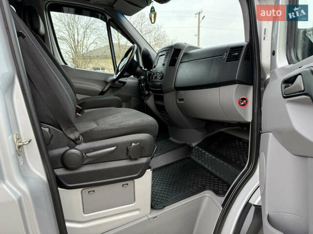 Серый Мерседес Sprinter, объемом двигателя 0 л и пробегом 290 тыс. км за 27500 $, фото 11 на Automoto.ua