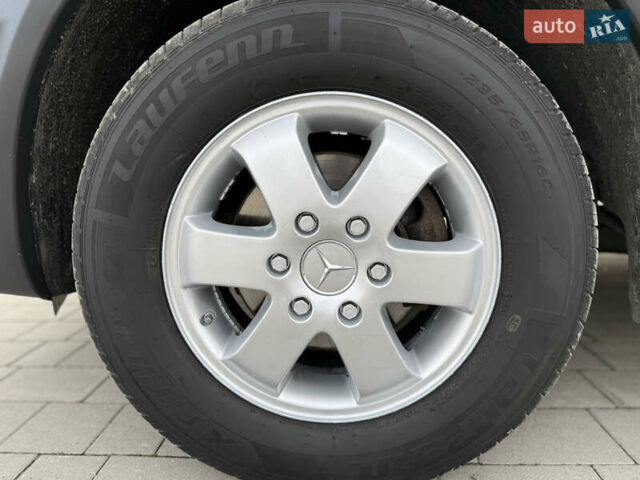 Серый Мерседес Sprinter, объемом двигателя 0 л и пробегом 290 тыс. км за 27500 $, фото 24 на Automoto.ua