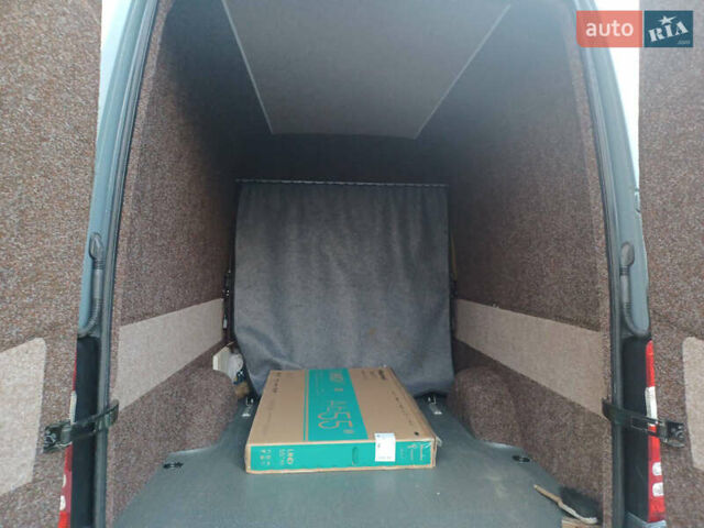 Серый Мерседес Sprinter, объемом двигателя 2.2 л и пробегом 343 тыс. км за 30911 $, фото 2 на Automoto.ua