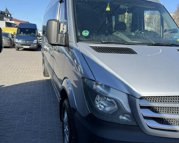 Серый Мерседес Sprinter, объемом двигателя 3 л и пробегом 665 тыс. км за 35500 $, фото 8 на Automoto.ua