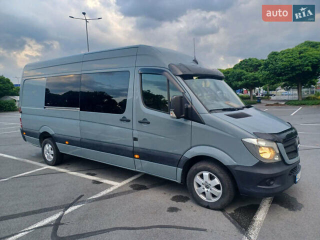 Серый Мерседес Sprinter, объемом двигателя 2.2 л и пробегом 343 тыс. км за 30911 $, фото 3 на Automoto.ua