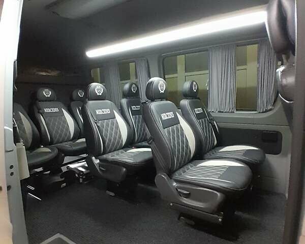 Серый Мерседес Sprinter, объемом двигателя 2.99 л и пробегом 675 тыс. км за 39970 $, фото 4 на Automoto.ua