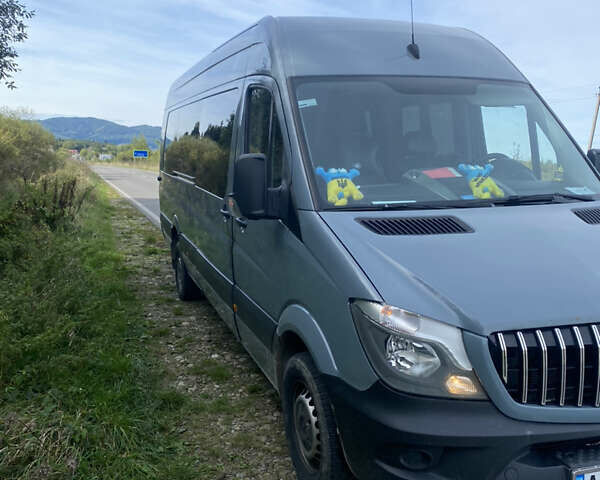 Серый Мерседес Sprinter, объемом двигателя 2.3 л и пробегом 445 тыс. км за 30000 $, фото 3 на Automoto.ua