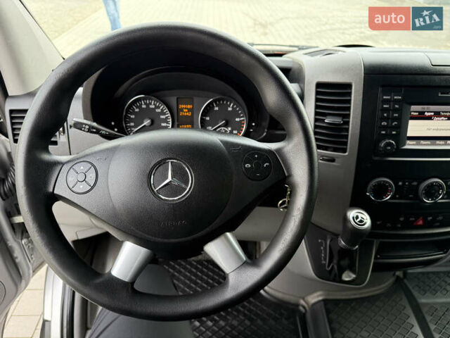 Серый Мерседес Sprinter, объемом двигателя 0 л и пробегом 290 тыс. км за 27500 $, фото 10 на Automoto.ua