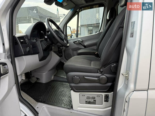 Серый Мерседес Sprinter, объемом двигателя 0 л и пробегом 290 тыс. км за 27500 $, фото 9 на Automoto.ua
