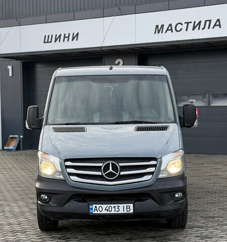 Серый Мерседес Sprinter, объемом двигателя 2.2 л и пробегом 404 тыс. км за 20950 $, фото 2 на Automoto.ua