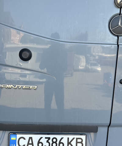 Серый Мерседес Sprinter, объемом двигателя 2.2 л и пробегом 343 тыс. км за 30911 $, фото 1 на Automoto.ua