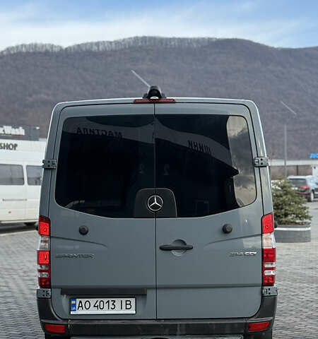 Серый Мерседес Sprinter, объемом двигателя 2.2 л и пробегом 404 тыс. км за 20950 $, фото 5 на Automoto.ua