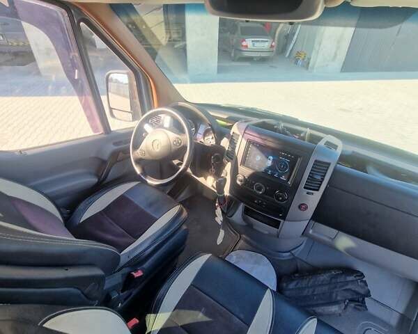 Серый Мерседес Sprinter, объемом двигателя 3 л и пробегом 400 тыс. км за 28880 $, фото 13 на Automoto.ua