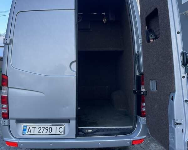 Серый Мерседес Sprinter, объемом двигателя 0 л и пробегом 400 тыс. км за 26888 $, фото 5 на Automoto.ua
