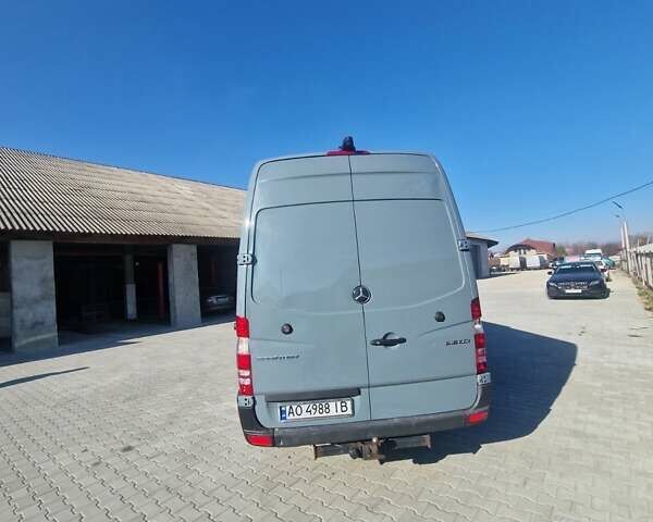 Серый Мерседес Sprinter, объемом двигателя 3 л и пробегом 400 тыс. км за 28880 $, фото 6 на Automoto.ua