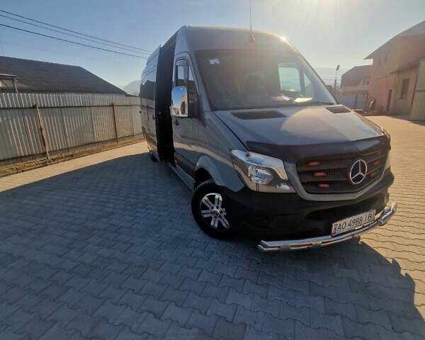 Серый Мерседес Sprinter, объемом двигателя 3 л и пробегом 400 тыс. км за 28880 $, фото 9 на Automoto.ua