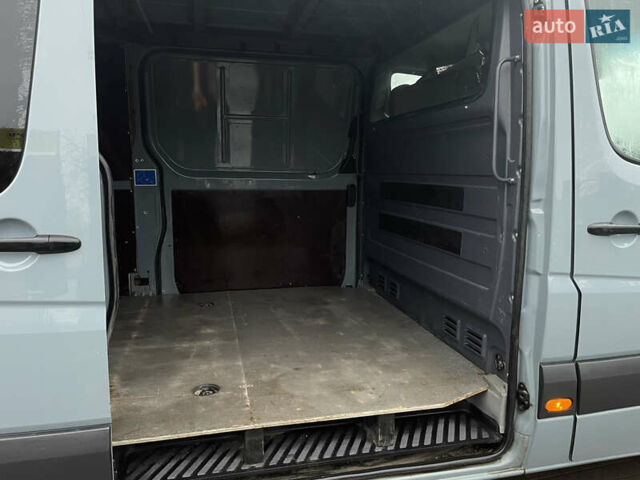 Серый Мерседес Sprinter, объемом двигателя 2.2 л и пробегом 285 тыс. км за 18000 $, фото 8 на Automoto.ua