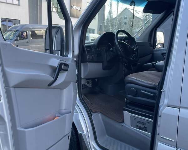 Серый Мерседес Sprinter, объемом двигателя 0 л и пробегом 400 тыс. км за 26888 $, фото 12 на Automoto.ua
