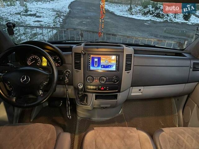 Серый Мерседес Sprinter, объемом двигателя 0 л и пробегом 400 тыс. км за 26888 $, фото 16 на Automoto.ua