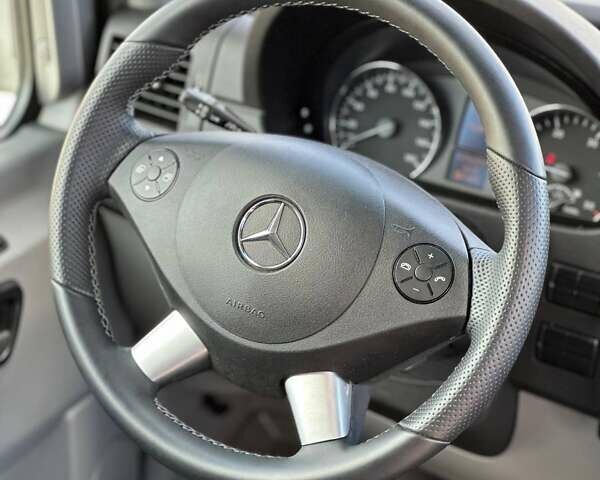 Серый Мерседес Sprinter, объемом двигателя 2.14 л и пробегом 7 тыс. км за 44900 $, фото 3 на Automoto.ua