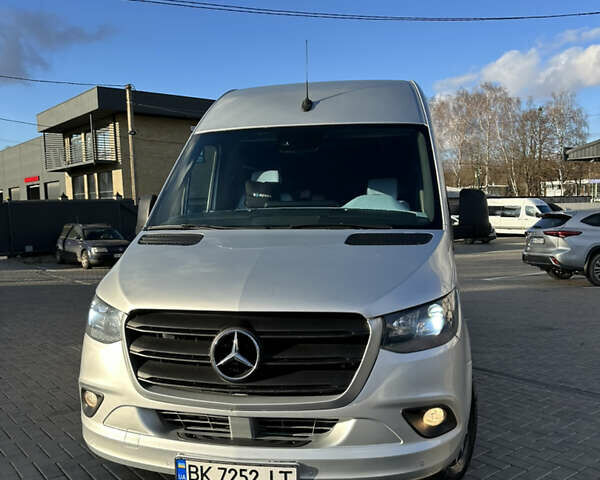 Сірий Мерседес Sprinter, об'ємом двигуна 2.14 л та пробігом 310 тис. км за 50900 $, фото 1 на Automoto.ua