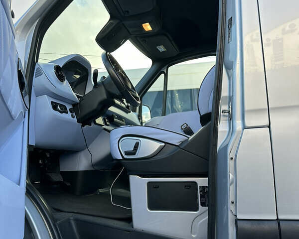 Сірий Мерседес Sprinter, об'ємом двигуна 2.14 л та пробігом 310 тис. км за 50900 $, фото 21 на Automoto.ua
