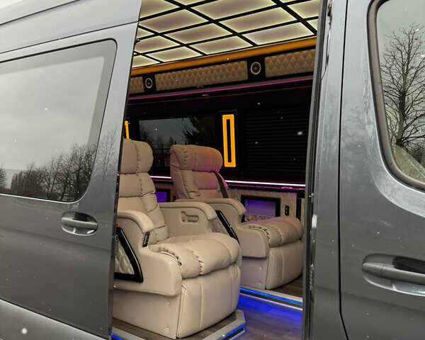 Серый Мерседес Sprinter, объемом двигателя 2.14 л и пробегом 258 тыс. км за 65000 $, фото 8 на Automoto.ua